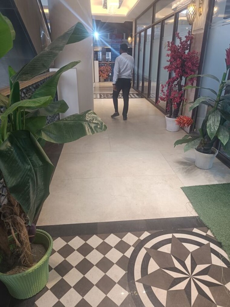 Balcony, pks-town-central Commercial Office Space 600 Sq.Ft. In Sector 16b Greater Noida Greater Noida 10463543