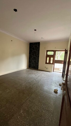 Room in 2.5 BHK Independent House at New Palam Vihar – for Rent