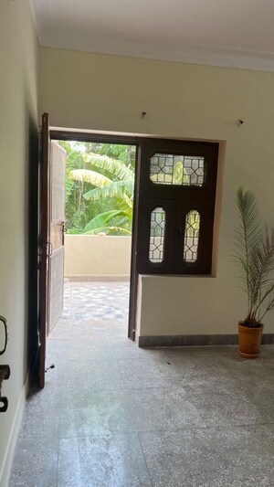 Room in 2.5 BHK Independent House at New Palam Vihar – for Rent