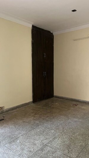 Room in 2.5 BHK Independent House at New Palam Vihar – for Rent