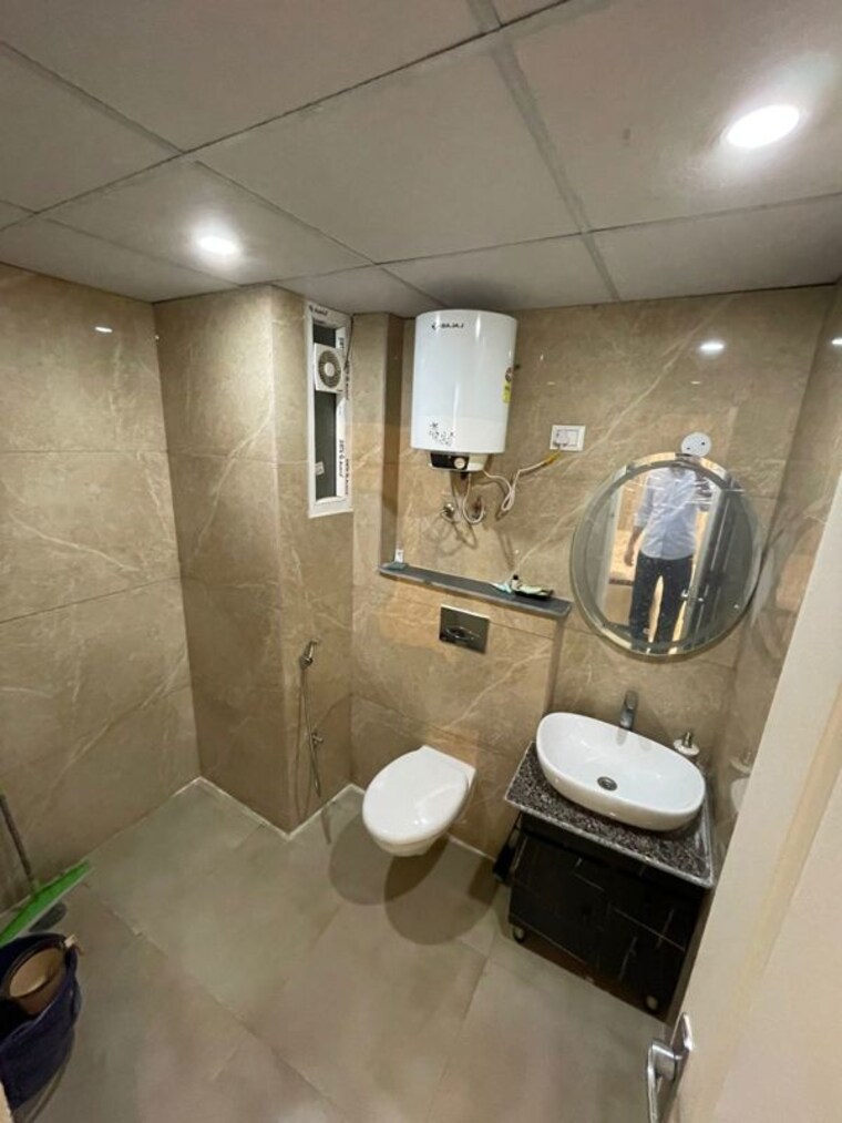 Bathroom, bollywood-esencia 3 Bedroom 1953 Sq.Ft. Apartment In Ghazipur Zirakpur 10330329