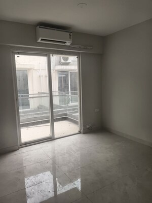 Room in 3 BHK Apartment at Signature Global City, Sector 37d – for Rent