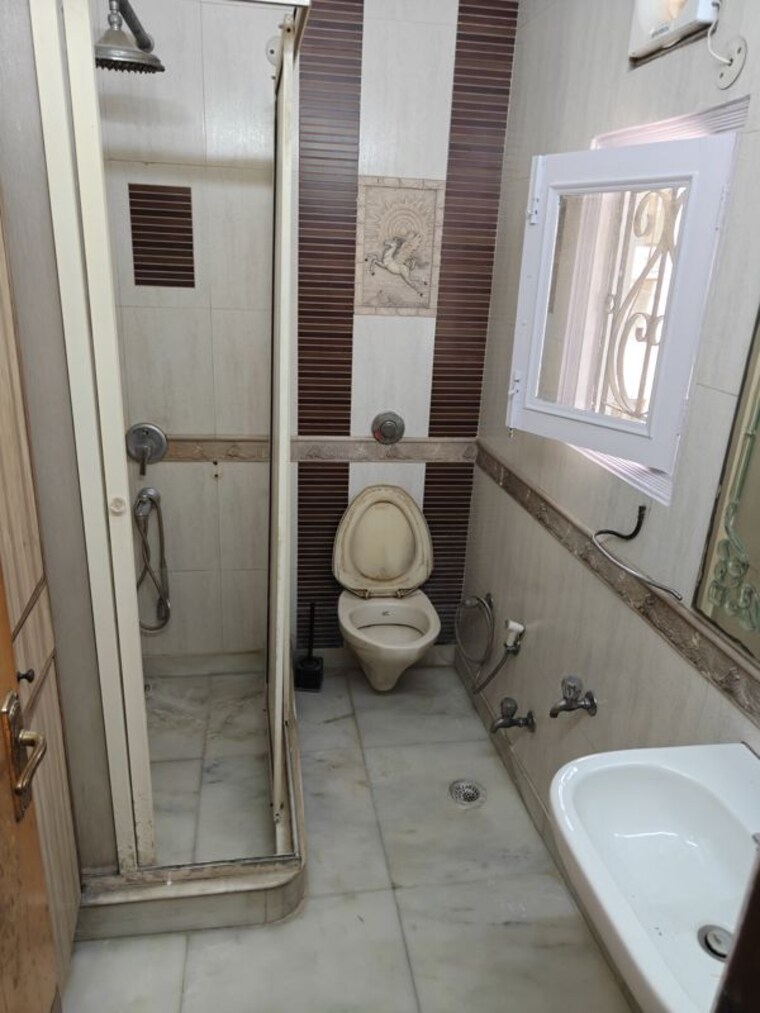 Bathroom, model town 4 Bedroom 2750 Sq.Ft. Builder Floor In Model Town Delhi 10462947