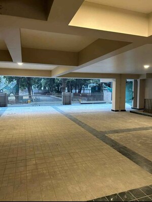 Parking in 4 BHK Builder Floor at Defence Colony – for Rent
