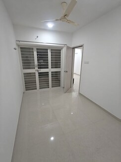2.5 BHK Apartment For Rent in Megapolis Sangria Towers