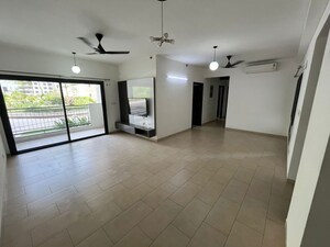 Room in 2 BHK Apartment at Puri Emerald Bay, Sector 104 – for Rent