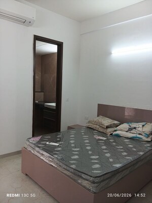 Bedroom in 2.5 BHK Apartment at Smart World Orchard, Sector 61 – for Rent
