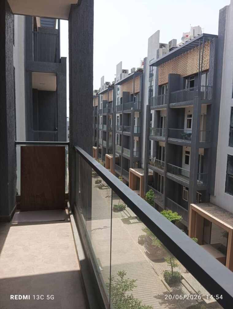 Balcony, smart-world-orchard 2.5 Bedroom 1100 Sq.Ft. Apartment In Sector 61 Gurgaon 10463637
