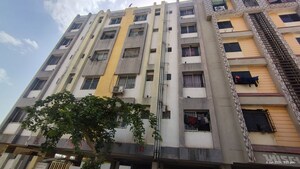  Apartment For Sale in Lakhabawal