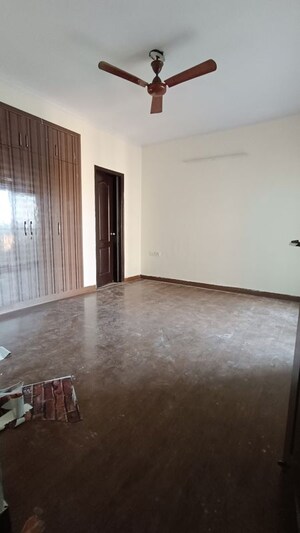 Room in 3 BHK Apartment at Saviour Park, Mohan Nagar – for Rent