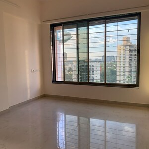 Room in 2 BHK Apartment at Sunshine Apartments Borivali, Eksar – for Rent