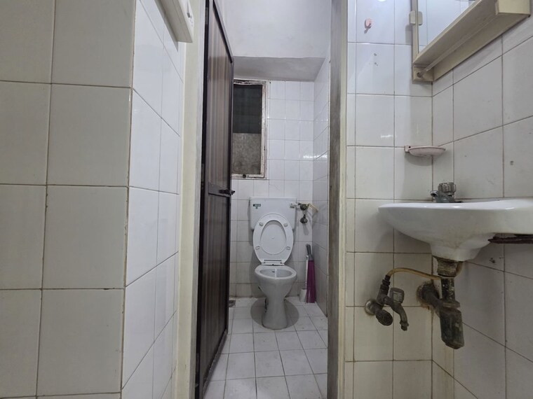 Bathroom, sai-baba-complex-goregaon 1 Bedroom 420 Sq.Ft. Apartment In Goregaon East Mumbai 10463854