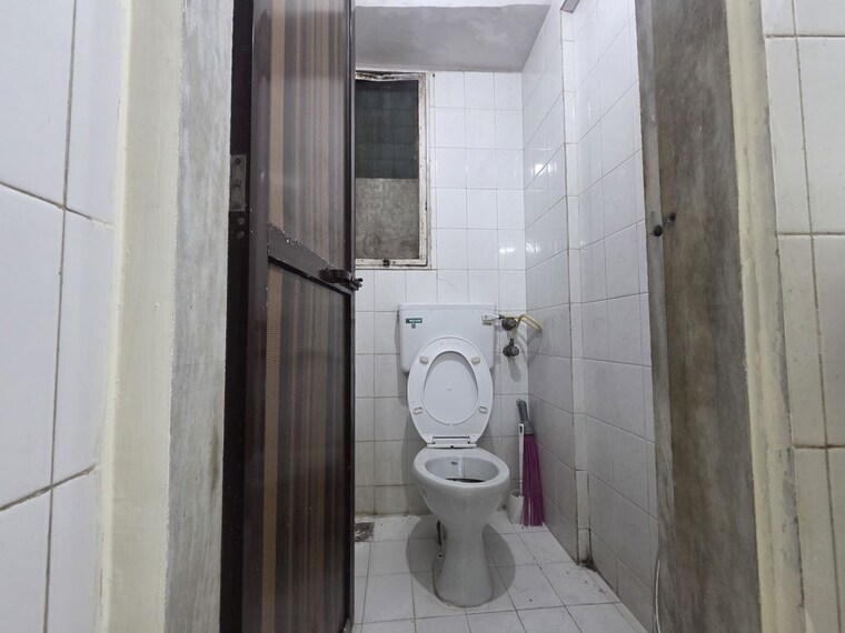 Bathroom, sai-baba-complex-goregaon 1 Bedroom 420 Sq.Ft. Apartment In Goregaon East Mumbai 10463854
