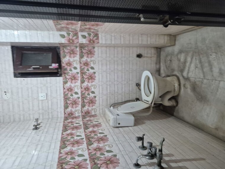 Bathroom, mayur vihar 2.5 Bedroom 480 Sq.Ft. Builder Floor In Mayur Vihar Delhi 10463857