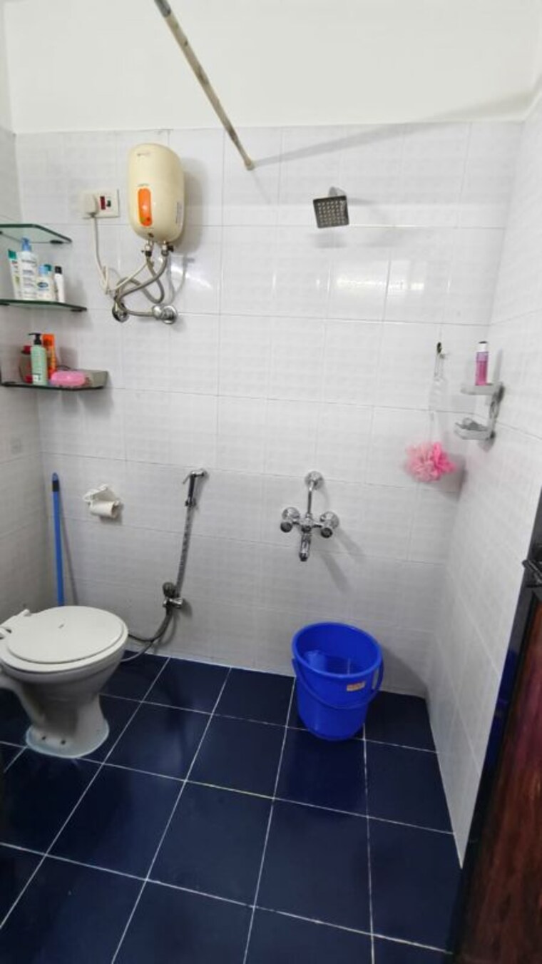 Bathroom, mota-mahal-apartment 1 Bedroom 500 Sq.Ft. Apartment In Andheri West Mumbai 10463862