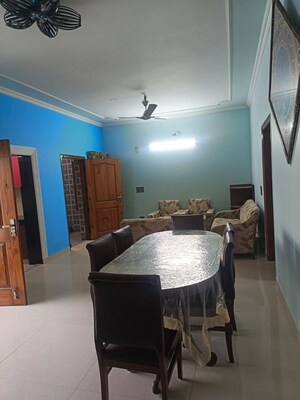 Team Area in 2 BHK Builder Floor at RWA Apartments, Sector 31 – for Rent