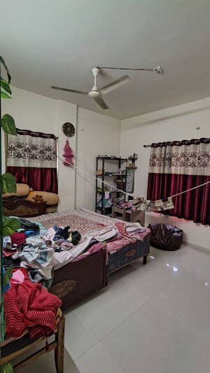 Bedroom in 2.5 BHK Apartment at Manish Nagar – for Rent