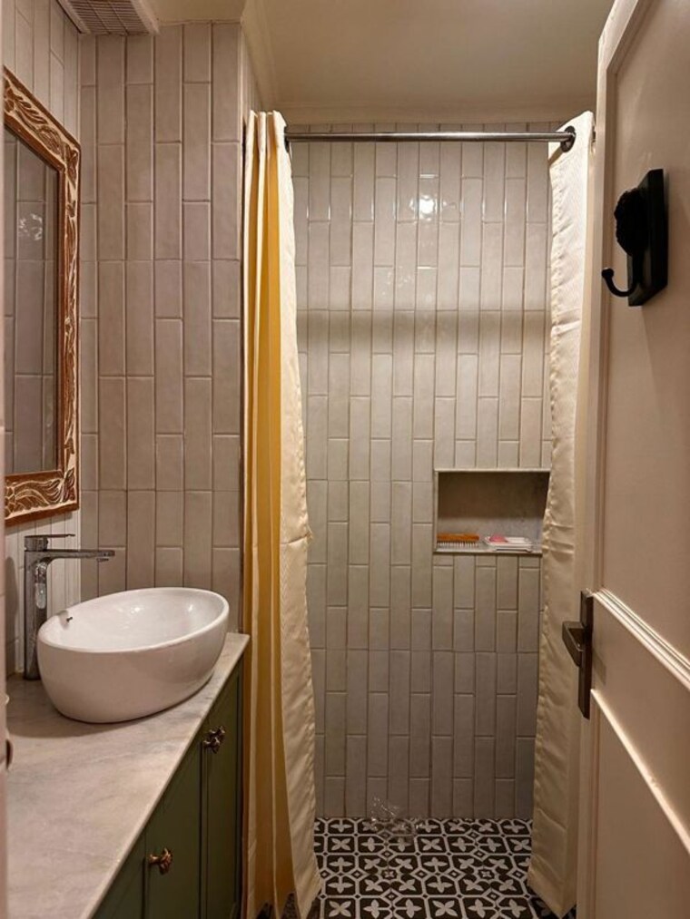 Bathroom, neb sarai 2 Bedroom 450 Sq.Ft. Apartment In Neb Sarai Delhi 10463887