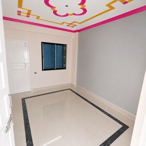 Room in 2 BHK Independent House at Raja Bazar – for Rent