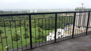 Room in 3 BHK Apartment at Clover Everest World Chs Ltd, Kolshet Road – for Rent