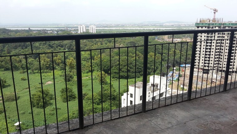 Room, clover-everest-world-chs-ltd 3 Bedroom 950 Sq.Ft. Apartment In Kolshet Road Thane 10463954