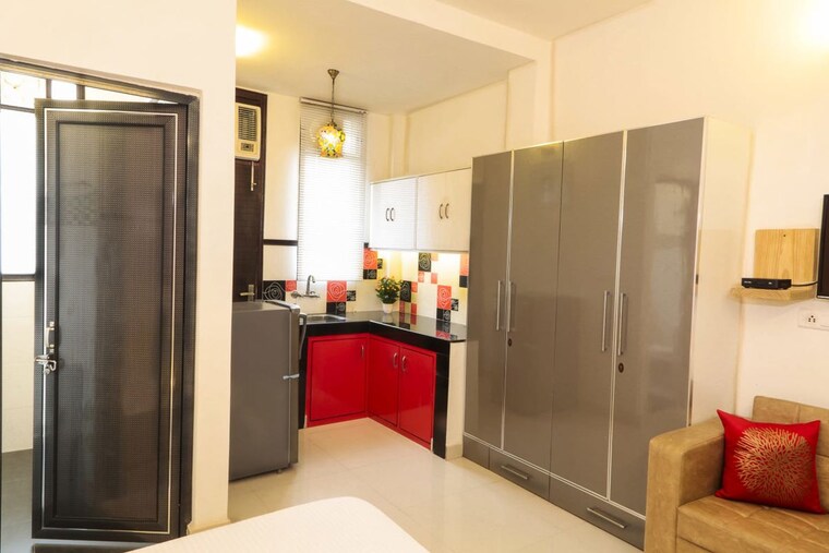 Kitchen, dlf-independent-floors 1 RK 300 Sq.Ft. Builder Floor In Dlf City Phase 3 Gurgaon 10463966