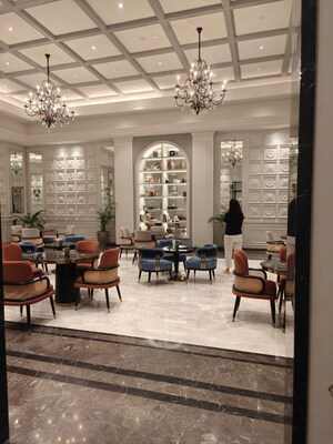 Furnished Amenities in 3 BHK Apartment at Raj Grandeur, Powai – for Rent