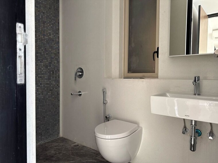 Bathroom, lodha-the-park 3 Bedroom 1250 Sq.Ft. Apartment In Worli Mumbai 10464047