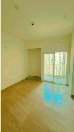 Room in 2 BHK Apartment at Migsun Vilaasa, Eta Ii Greater Noida – for Rent