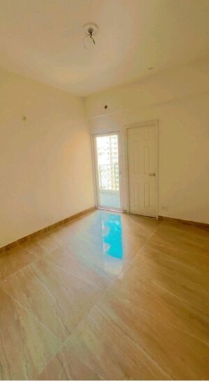 Room in 2 BHK Apartment at Migsun Vilaasa, Eta Ii Greater Noida – for Rent
