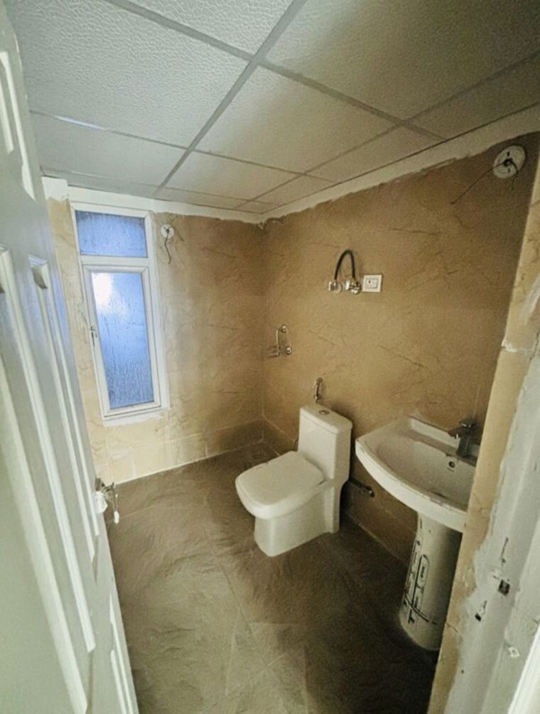 Bathroom, migsun-vilaasa 2 Bedroom 860 Sq.Ft. Apartment In Eta Ii Greater Noida Greater Noida 10464049
