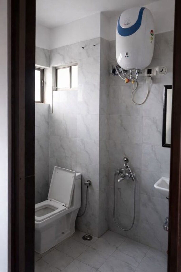 Bathroom, vasant vihar 4 Bedroom 400 Sq.Yd. Builder Floor In Vasant Vihar Delhi 10464055