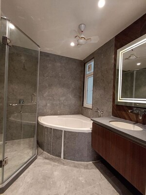 Attached Bathroom in 5 BHK Builder Floor at Unitech South City II, Sector 50 – for Rent