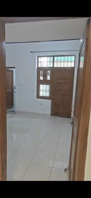 Room in 3 BHK Independent House at Sector 21d – for Rent