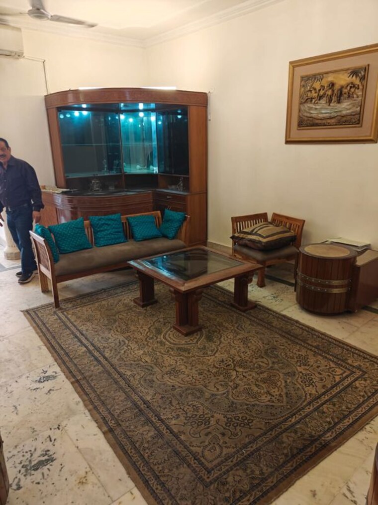 Living Room, hauz khas 6+ Bedroom 1100 Sq.Yd. Builder Floor In Hauz Khas Delhi 10464087