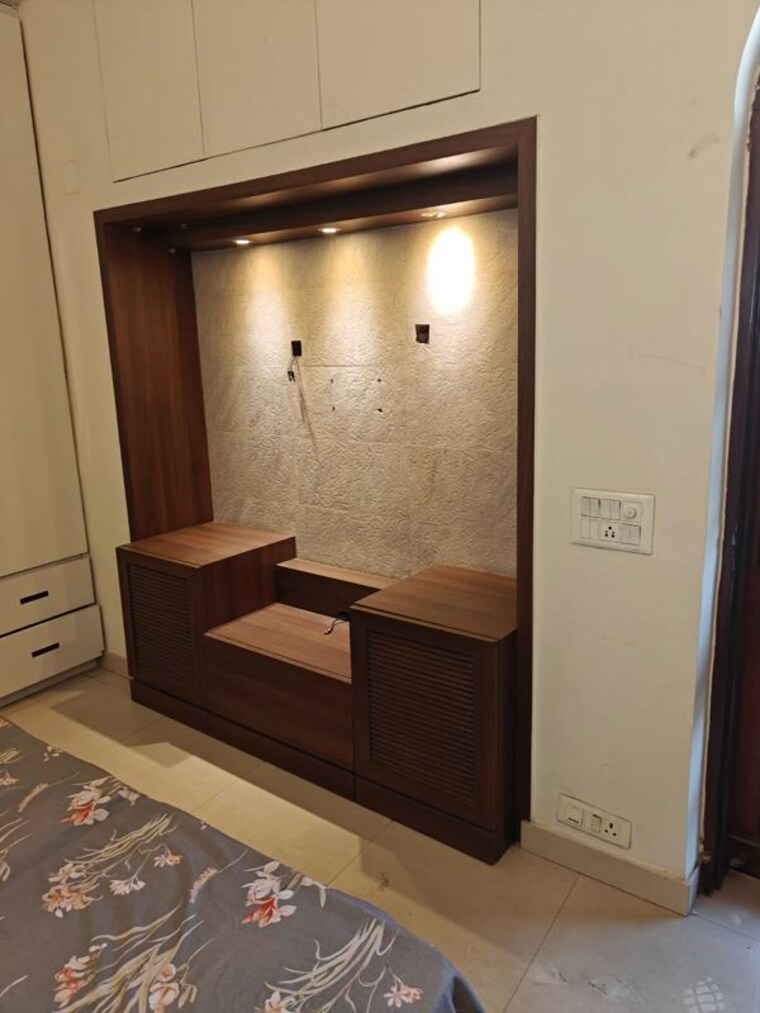 Room, hauz khas 6+ Bedroom 1100 Sq.Yd. Builder Floor In Hauz Khas Delhi 10464087