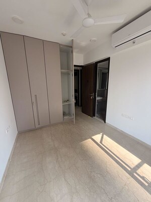 Room in 4 BHK Apartment at Lodha Kiara, Worli – for Rent