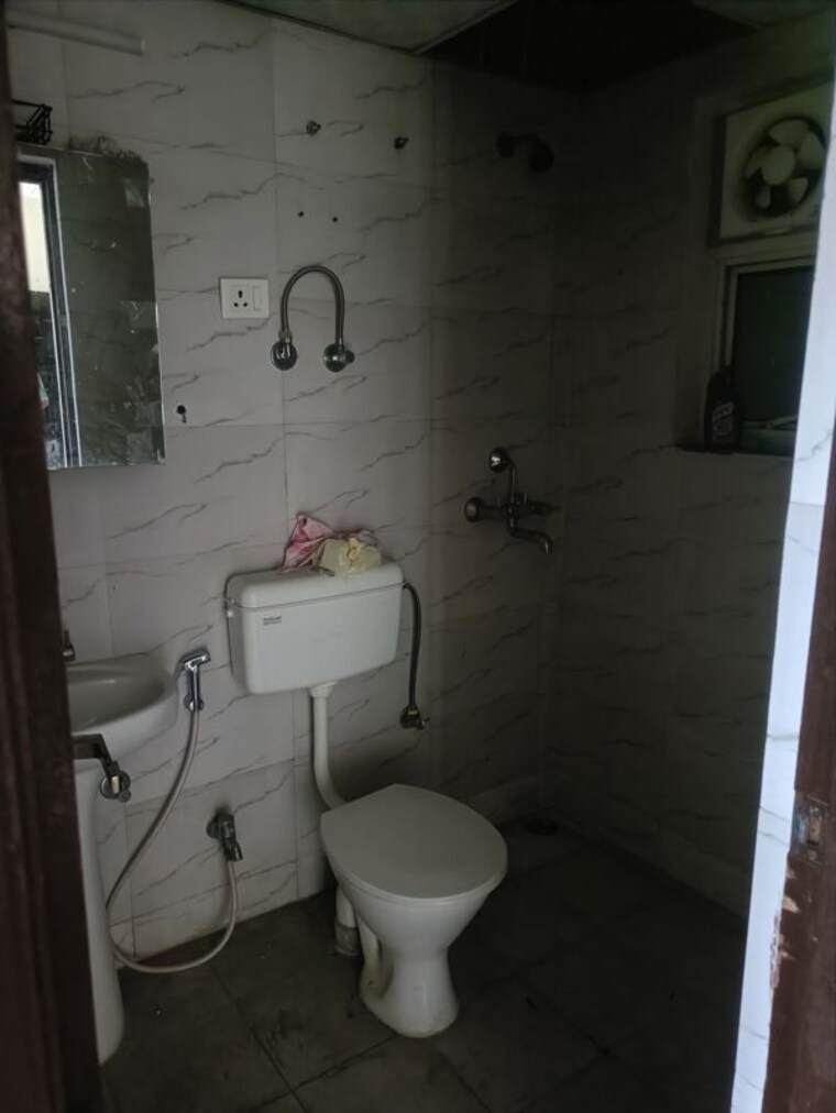 Bathroom, panchsheel-greens 2 Bedroom 845 Sq.Ft. Apartment In Sector 16 Greater Noida Greater Noida 10464114