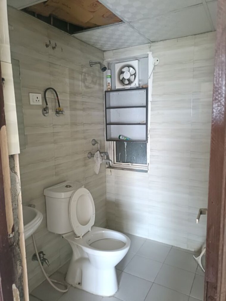 Bathroom, panchsheel-greens 2 Bedroom 845 Sq.Ft. Apartment In Sector 16 Greater Noida Greater Noida 10464114
