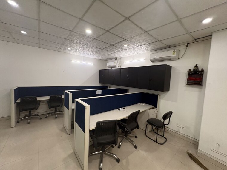 Team Area, netaji subhash place Commercial Office Space 1000 Sq.Ft. In Netaji Subhash Place Delhi 10464154