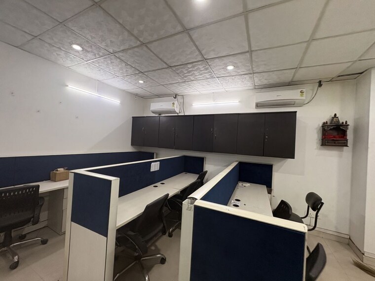 Team Area, netaji subhash place Commercial Office Space 1000 Sq.Ft. In Netaji Subhash Place Delhi 10464154