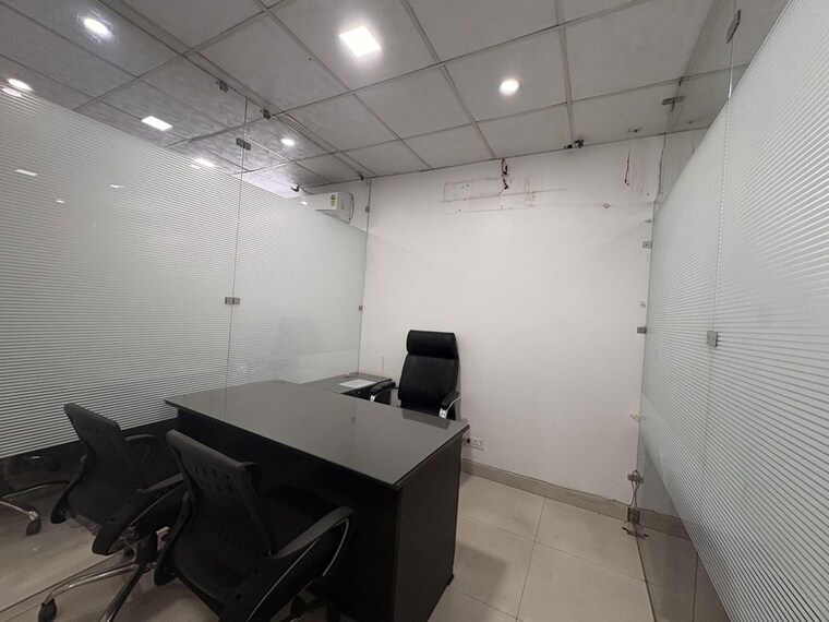 Team Area, netaji subhash place Commercial Office Space 1000 Sq.Ft. In Netaji Subhash Place Delhi 10464154