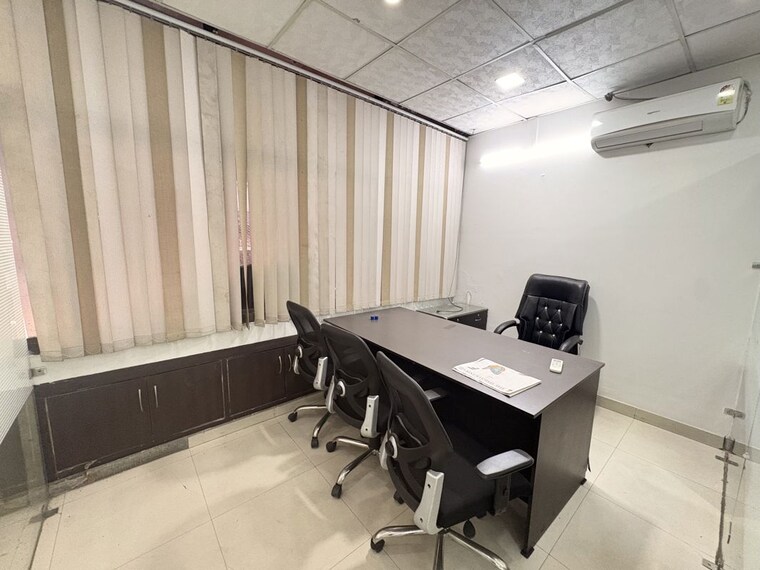 Team Area, netaji subhash place Commercial Office Space 1000 Sq.Ft. In Netaji Subhash Place Delhi 10464154