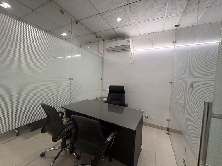 Team Area, netaji subhash place Commercial Office Space 1000 Sq.Ft. In Netaji Subhash Place Delhi 10464154