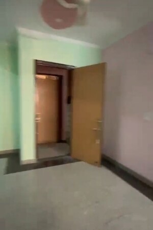 Room in 2 BHK Builder Floor at Sector 4 – for Rent