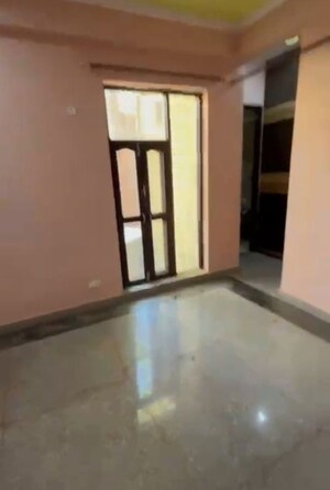 Room in 2 BHK Builder Floor at Sector 4 – for Rent