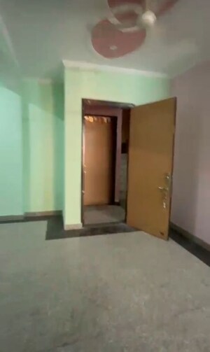 Room in 2 BHK Builder Floor at Sector 4 – for Rent