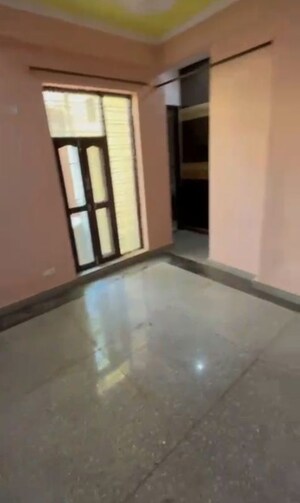 Room in 2 BHK Builder Floor at Sector 4 – for Rent