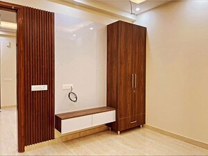Room in 3 BHK Builder Floor at Sector 4 – for Rent