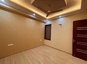 Room in 3 BHK Builder Floor at Sector 4 – for Rent